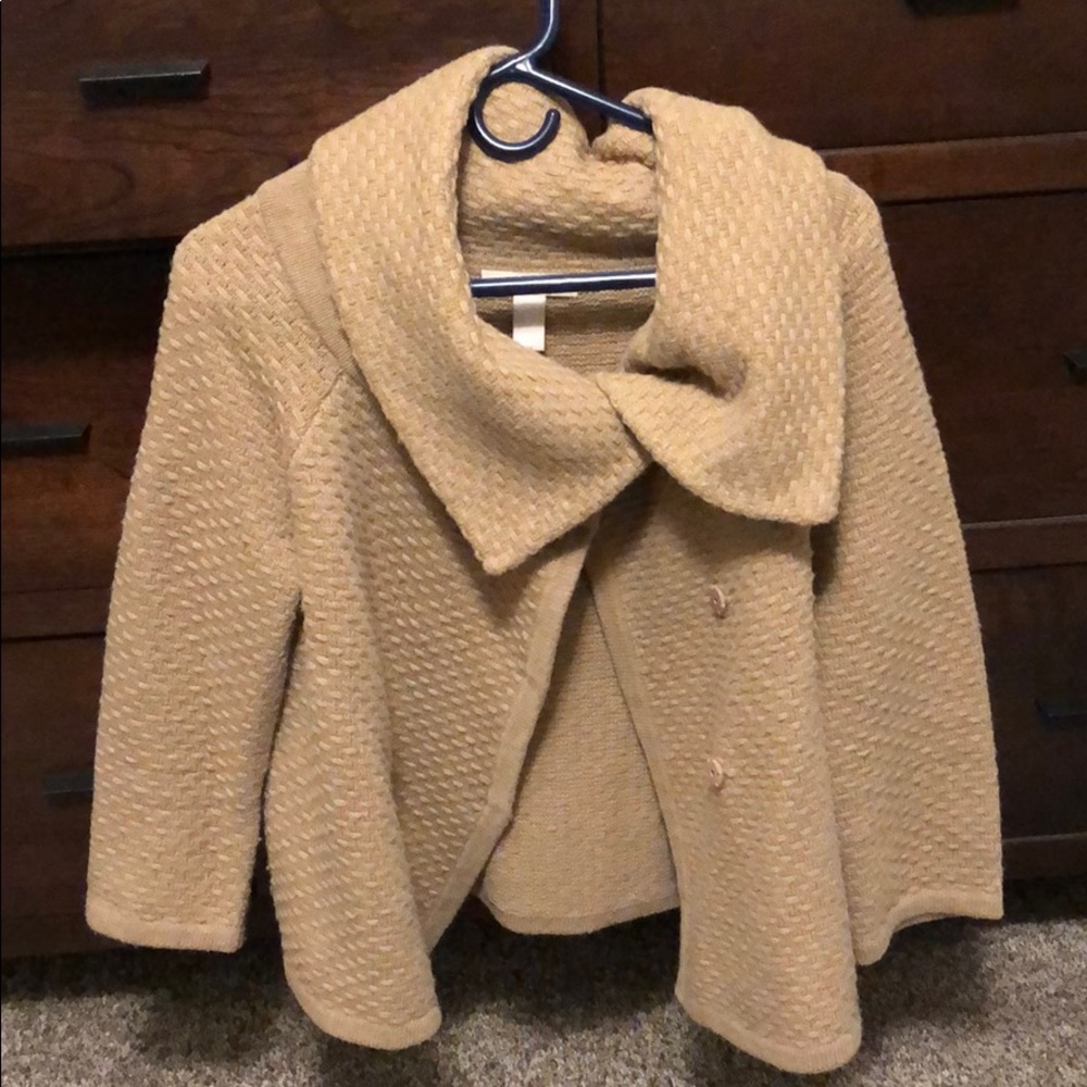 Banana Republic beautiful hidden button sweater